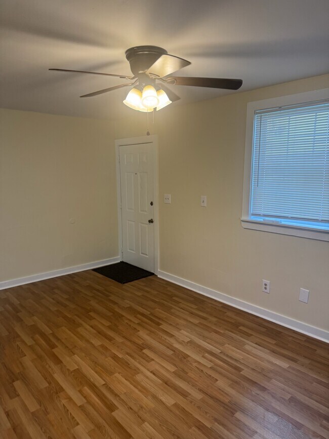 Photo - 8 Line St Unidad E