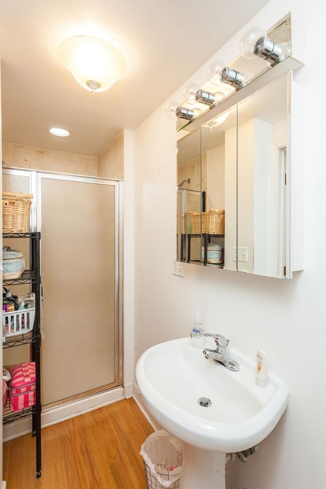 Photo - 1142 W Morse Ave Unit GW