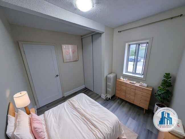 Photo - 22-22 Robina Ave Unit 1