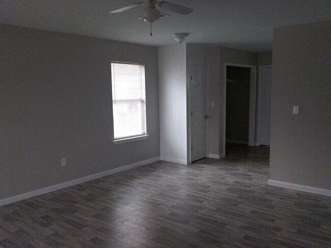 Photo - Perfect home for a small family or young p...