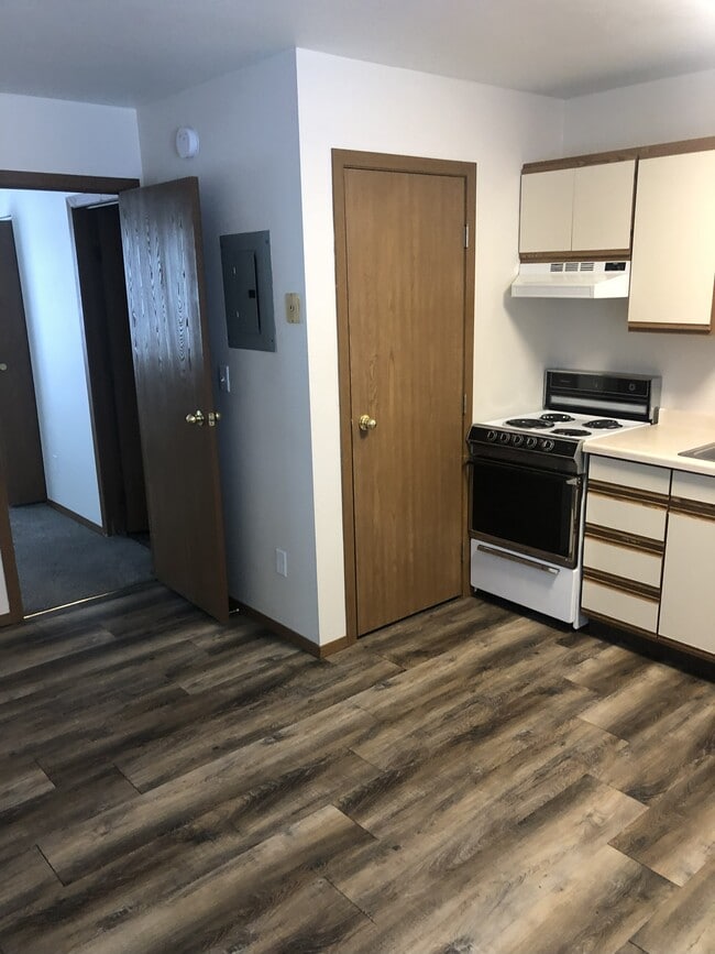 Building Photo - Fairway Court Unit 206