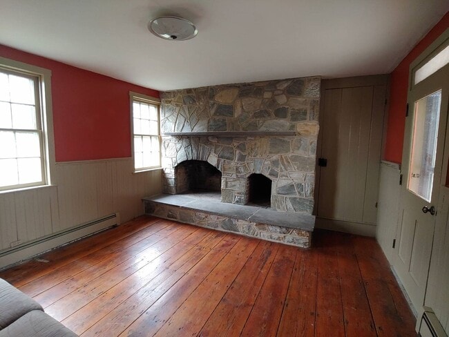 Photo - 3 Bedroom Farm house-Penn Manor
