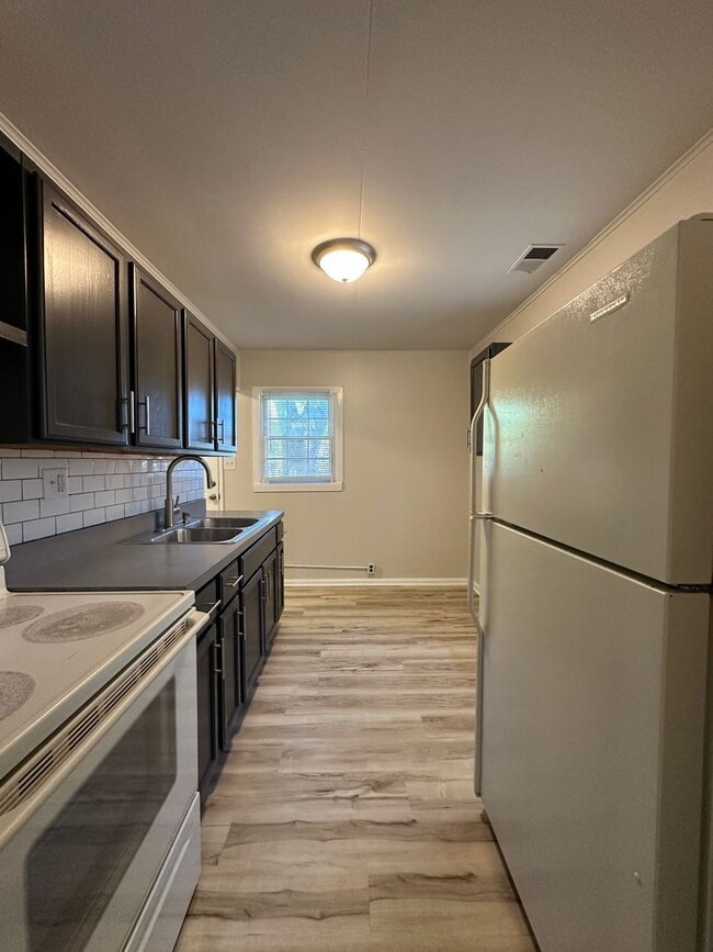 Photo - 2101 S Pershing Dr