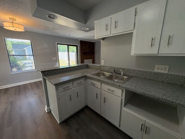 Photo - Updated 2 Bedroom Duplex in Windsor Park!