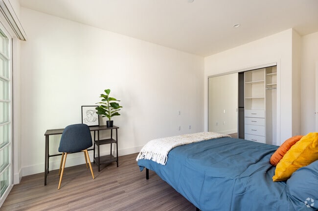 4749 Elmwood Ave - 4749 Elmwood