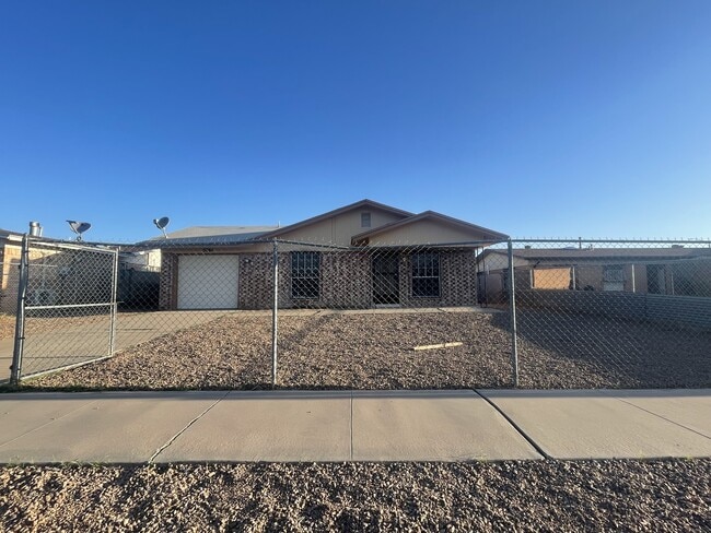 Photo - 5761 Longview Dr
