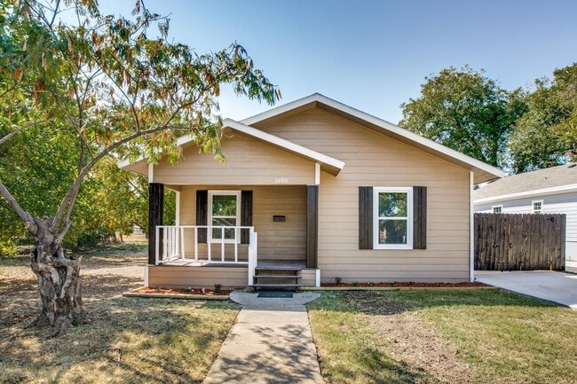 Building Photo - Single-Family Home Available!