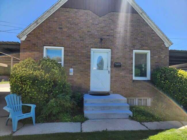 Building Photo - 210 E 4800 S