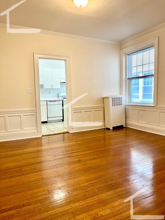 Photo - 8/1 - No Fee! Spacious, modern 2BR near Wash Sq, Cleveland Circle!