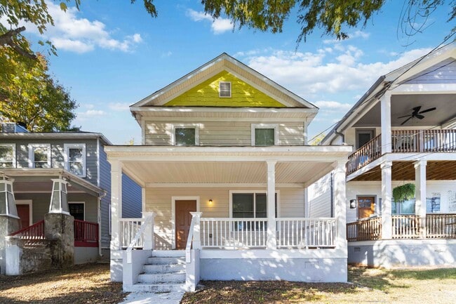 Photo - 639 Ira St SW