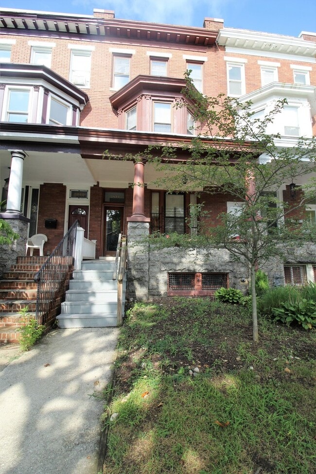 Building Photo - 2820 Guilford Ave Unit 1