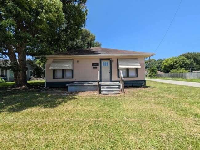 Building Photo - 1102 Dallas St