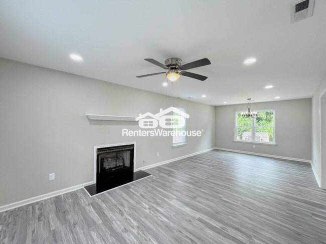 Photo - 1054 Ivaloo St