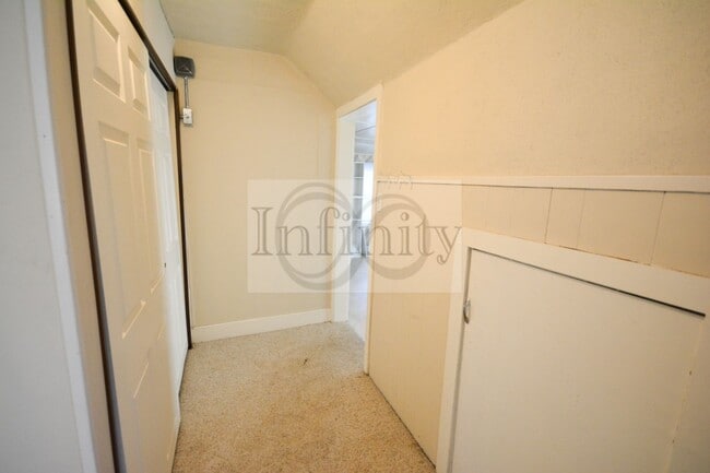 Photo - 2020/2022 Eastwood Rd SE Unit 2022 Eastwood Rd SE