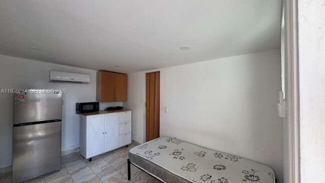 Photo - 20811 NW Miami Pl Unidad B