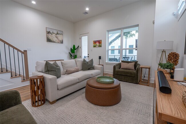 Photo - 1307 E 27th St