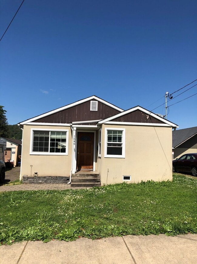 Building Photo - Cute 2 bedroom with garage