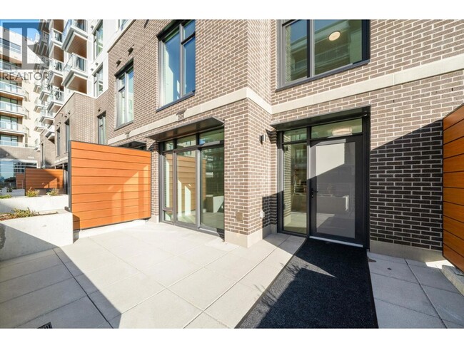 Photo - 755 Harbourside Dr