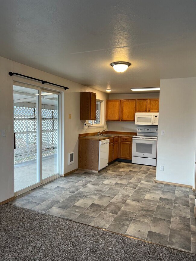 Photo - 2 br, 2 bath House - 2825 SW 28th Street