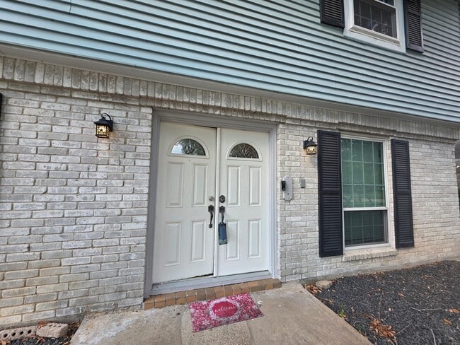 Building Photo - 13830 Burgoyne Rd Rental