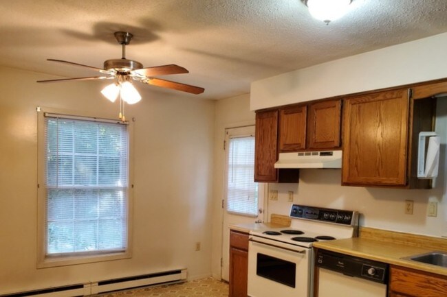 Kitchen - 42 Old Fuller Rd Apartment Unit 42