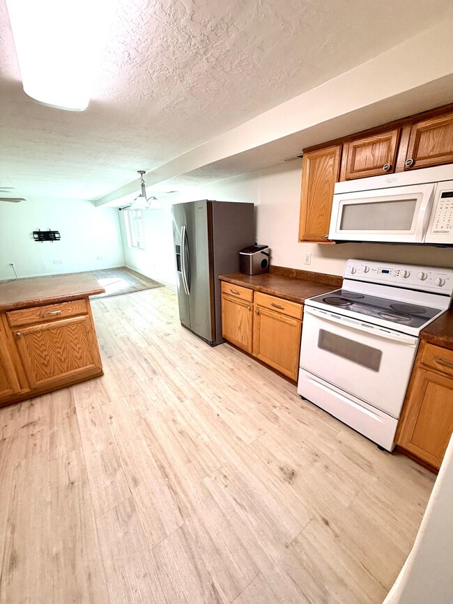 Photo - 1401 W 2250 S