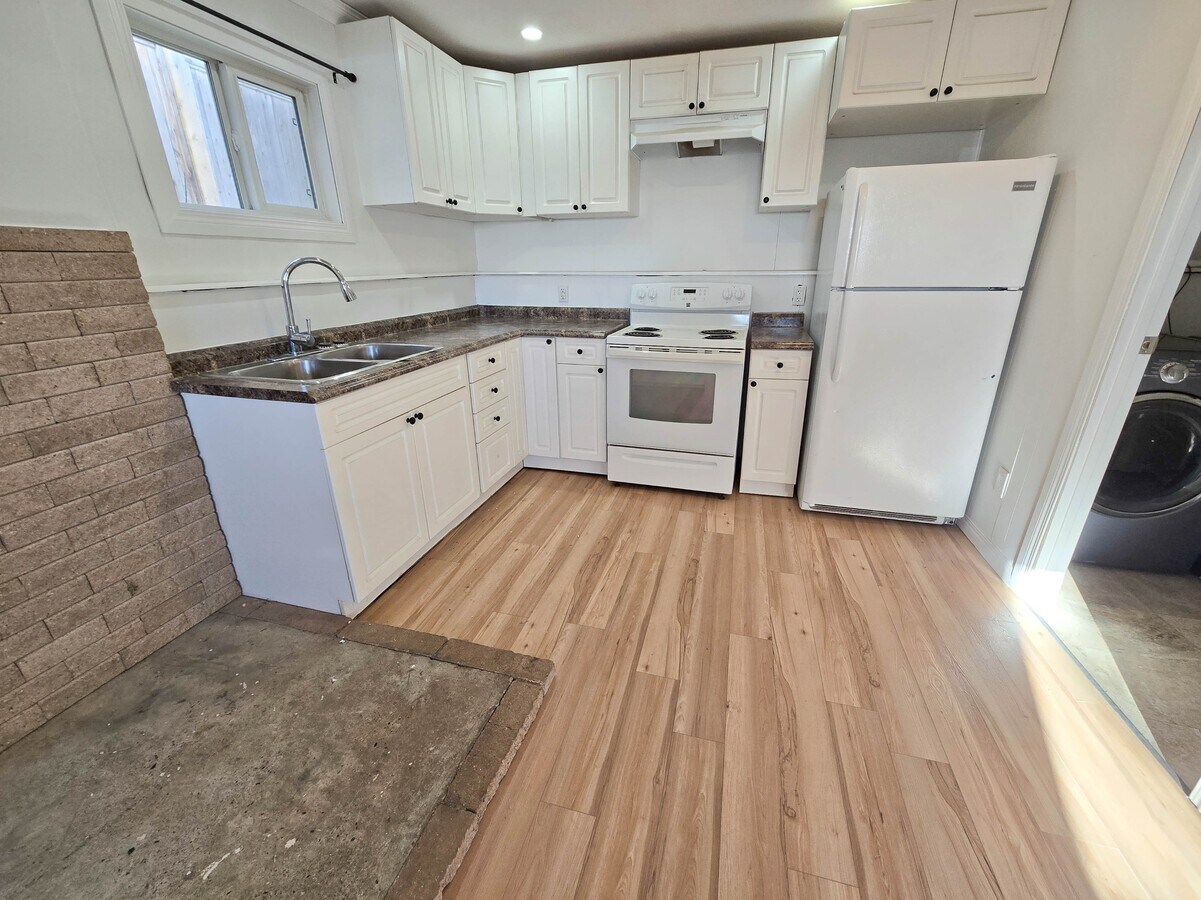 Photo - 9618-9101 101 Ave