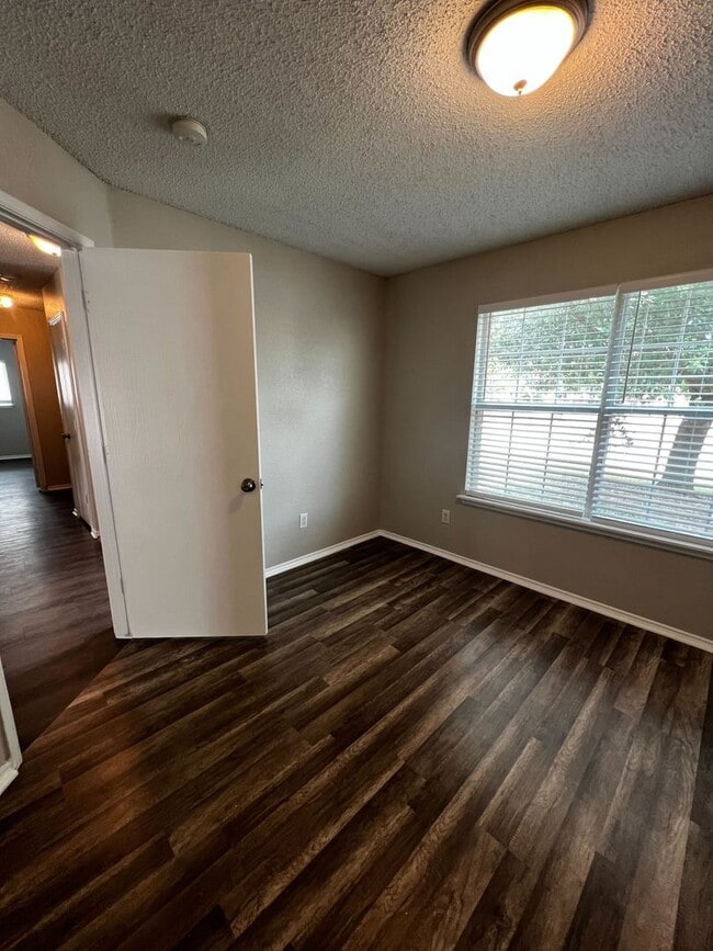1601 Hedgewood Trail