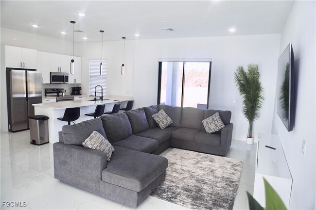 Photo - 2608 25th St W