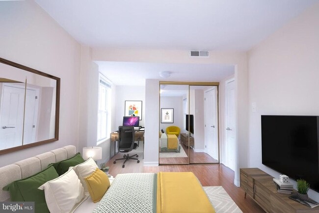 Photo - 1736 Pine St Unidad 3R