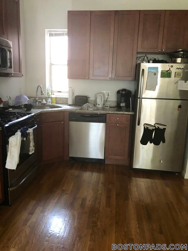 Photo - 30 S Huntington Ave Unidad 3