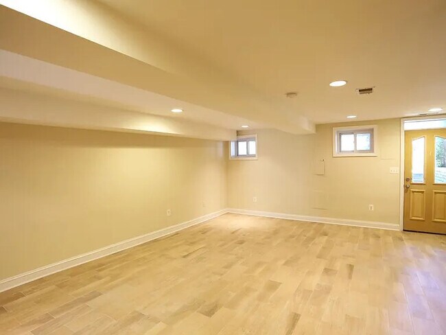Photo - 726 Quincy St NW