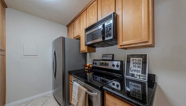 Building Photo - 1345 Cabrillo Park Dr Unit 6