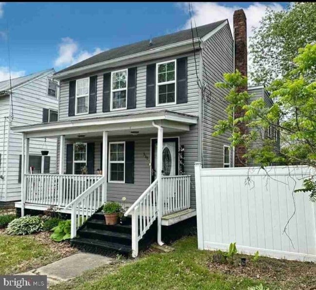 Photo - 336 Main St