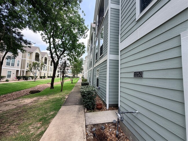 Photo - 1253 W 17th St