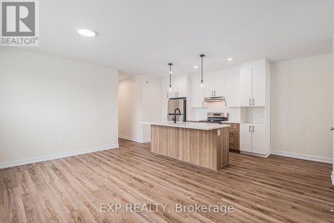 Photo - 897 Laurier St