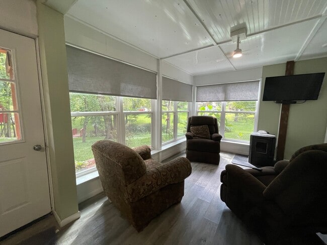 Photo - 480 Maple St