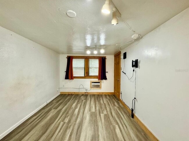 Photo - 6601 N Navin Ave