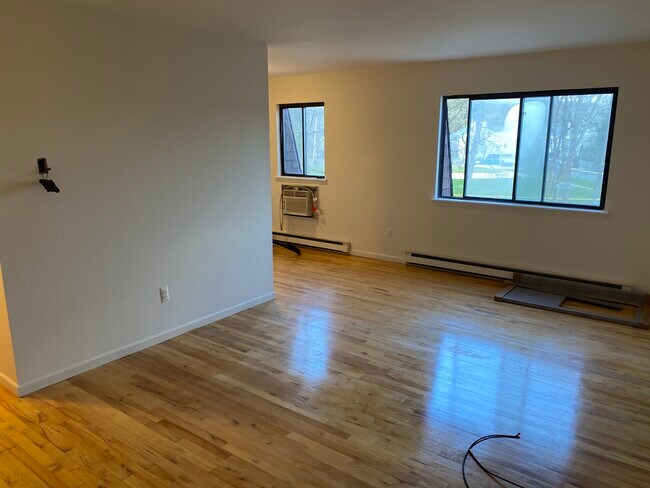 Living room - 116 Hamburg Turnpike Unit 7