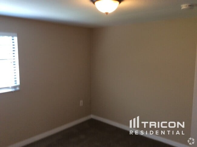 Building Photo - 14931 Pine Crest Rd Rental