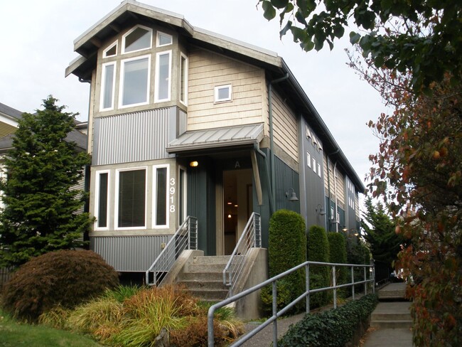 Building Photo - HEO#14-15 Unit HEO#14