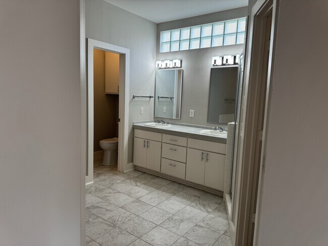 Photo - 9716 Linkmeadow Ln