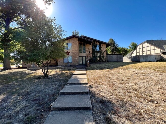 Building Photo - Two Story with In-ground Pool!