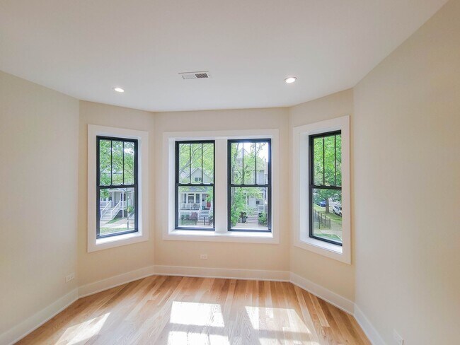 Photo - 4855 N Seeley Ave Unit 1