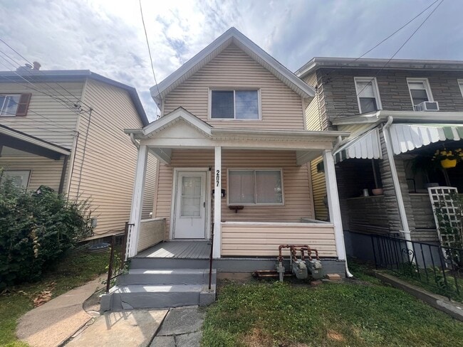 Building Photo - 207 Railroad Ave Unit 2