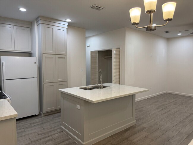 Photo - 2330 Summit Rd Unidad A