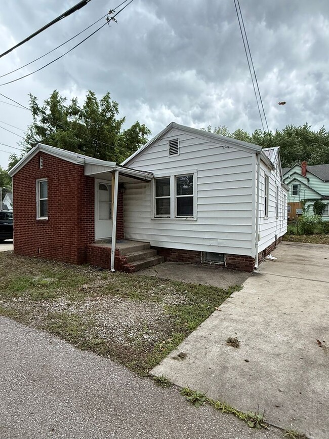 3 BR/2 BA home on historic west end! - 3 BR/2 BA home on historic west end!