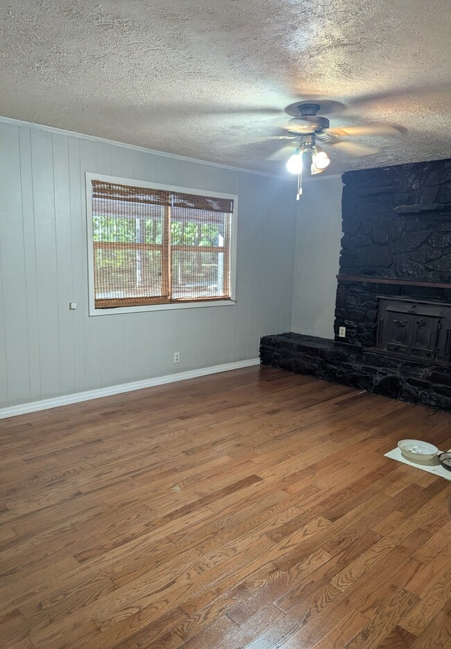 Photo - 506 Sawmill Rd