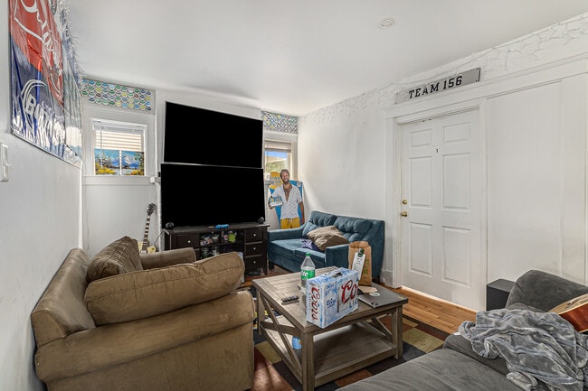 Photo - 811 Sybil St