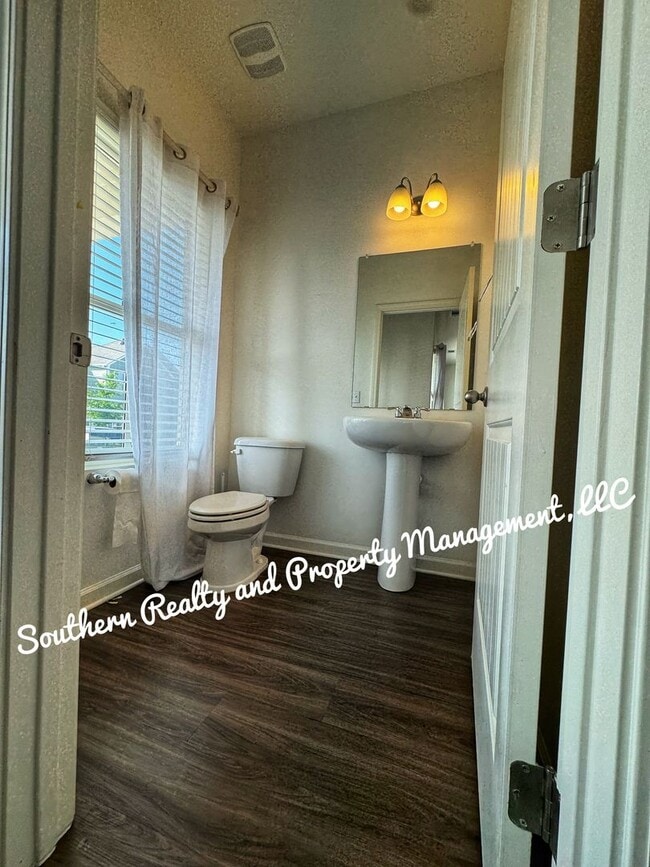 Photo - Country Feel but close to shopping